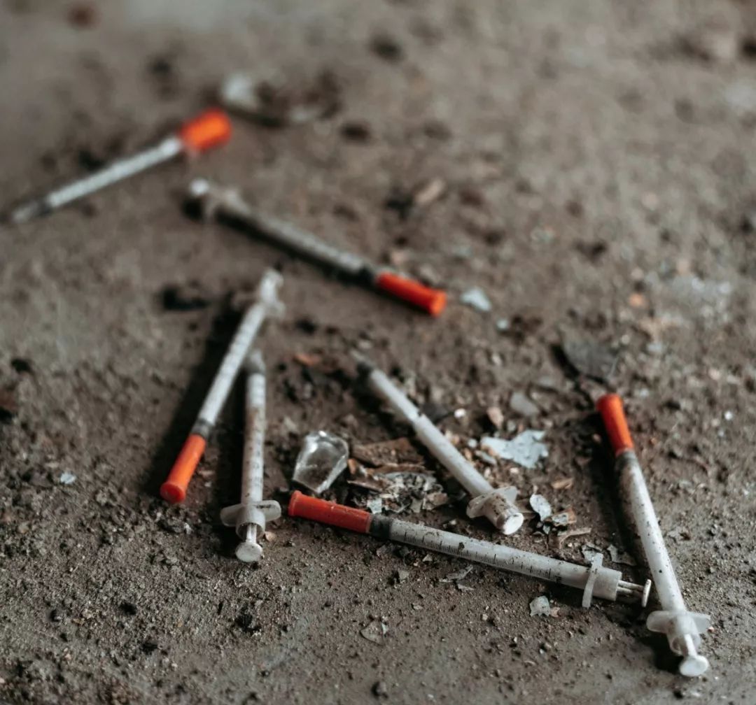 误闯过毒贩窝点 曾与枪战擦肩而过 她为什么要