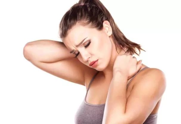 毁一生 2 个动作拯救你的高低肩!